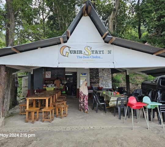 Kedai Makan Tasik Gubir