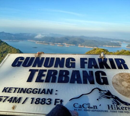 Gunung Fakir Terbang