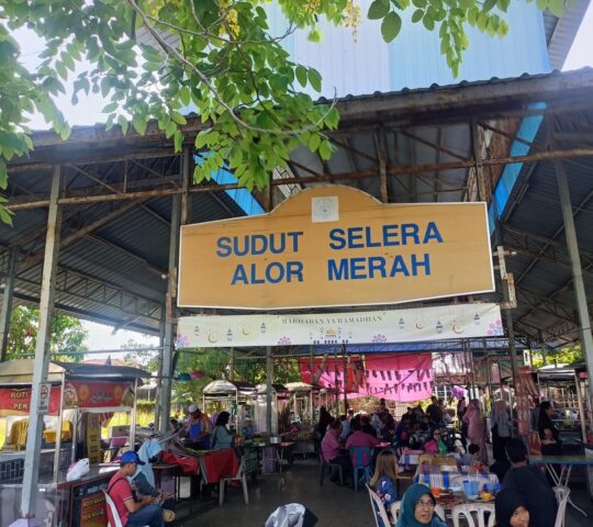 SUDUT SELERA ALOR MERAH ( Food court)